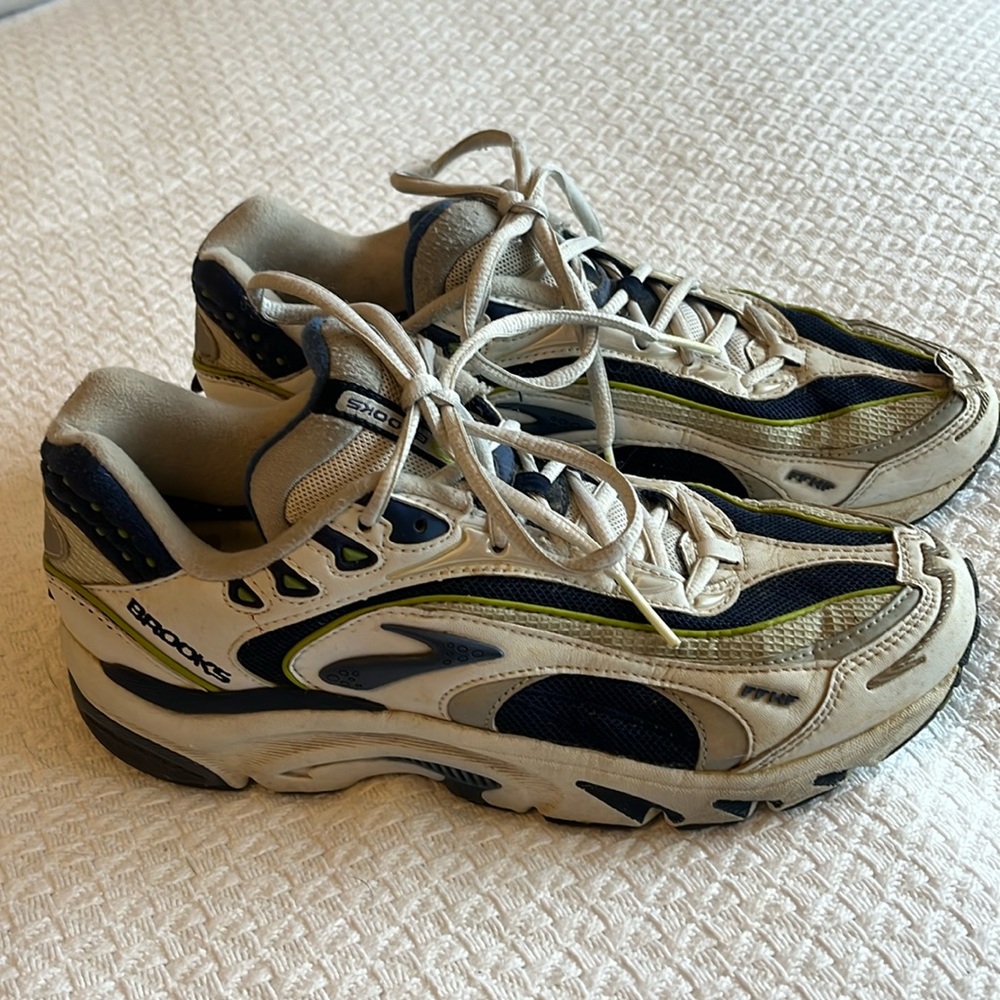 Brooks DRB Accel shoes size 9.5